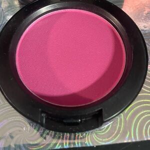 MAC"S Limited Edition Lets be friends